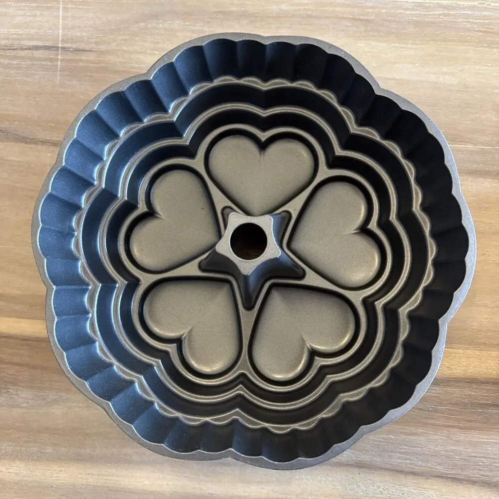 Lot of 2 Bundt Cake Pans Wilton Hearts Nordic Ware Geometric Non-Stick Aluminum - Picture 3 of 7